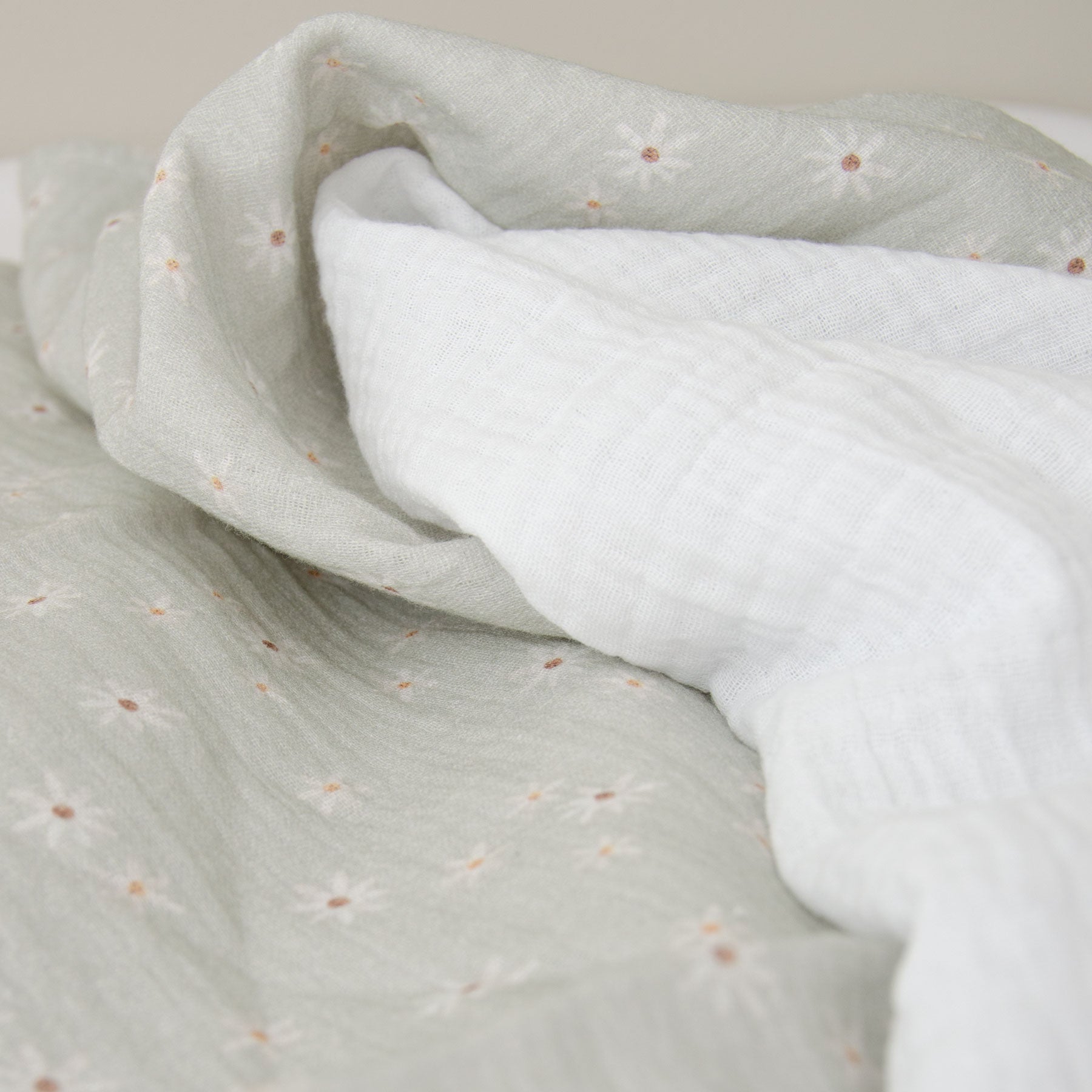 Sage Daisy Muslin Blanket Set